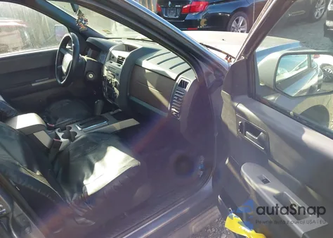 2008 Ford Escape Xlt from USA, damaged, VIN 1FMCU93Z38KB61180